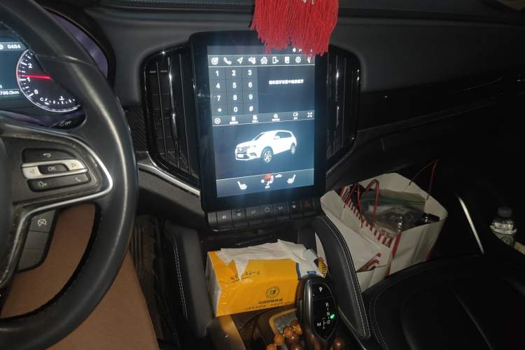 Used Brilliance V7 2018 280T DCT Luxury Model 5 Seats Audio And AC Panel