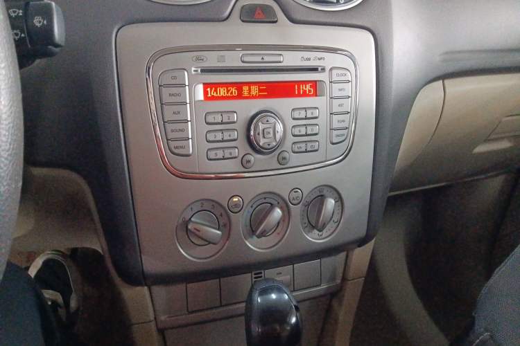 Used Ford Focus 2013 Sedan Classic 1.8L Automatic Base Model Audio And AC Panel