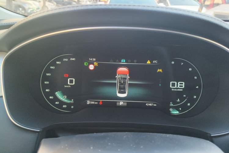 Used Roewe i6 MAX 2020 300TGI Automatic Supreme Edition with Cool Sunroof and Advanced Driving Features
