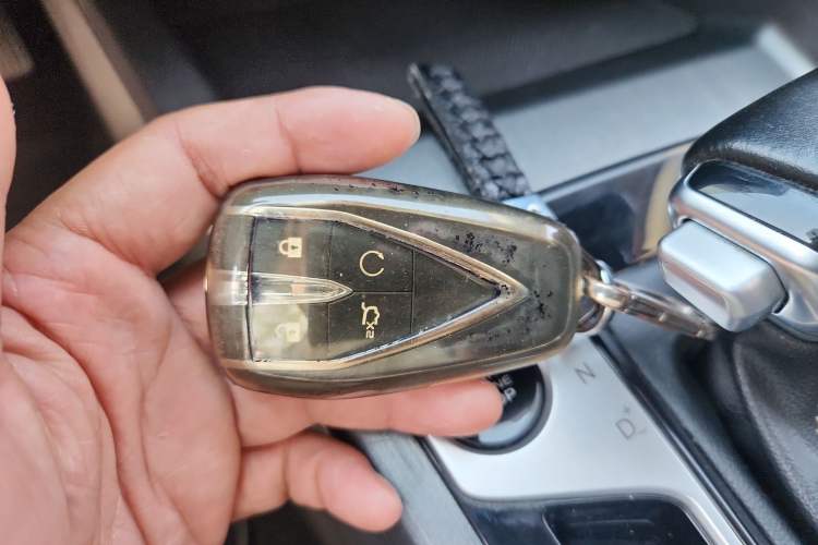 Used CHANGAN OSHAN X7 PLUS 2022 1.5T Blue Whale Edition Automatic Prestige 7-Seater Vehicle Key