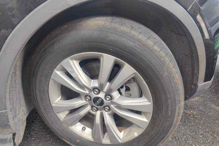 Used Lincoln MKX 2015 2.0T Two-Wheel Drive Deluxe Edition Right Front Wheel Hub