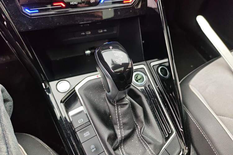 Used Volkswagen Tayron 2020 380TSI All-Wheel Drive R-Line Connected Version Gear Lever