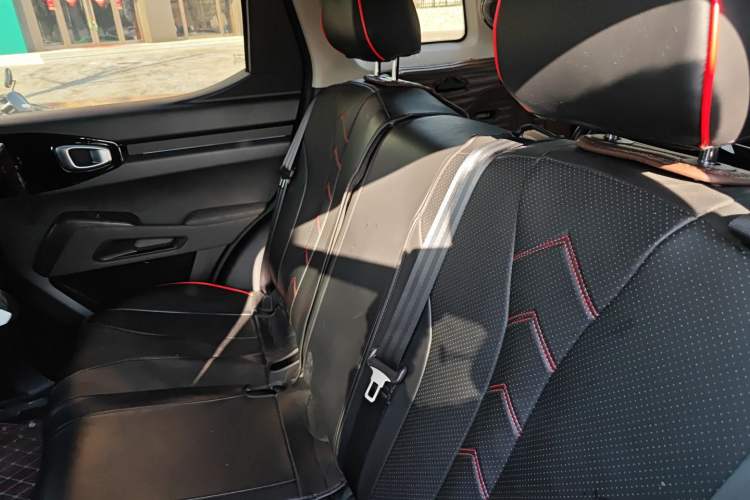 Used Haval X DOG 2022 1.5T DCT Two-Wheel Drive Trendy Edition Left Rear Seat