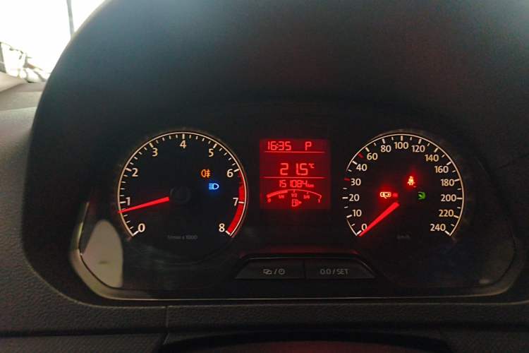 Used Volkswagen Jetta 2013 1.6L Automatic Fashion Model Instrument Cluster