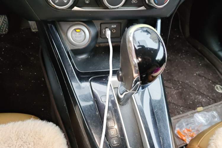 Used Nissan Lannia 2016 1.6L CVT Smart Cool Edition Gear Lever