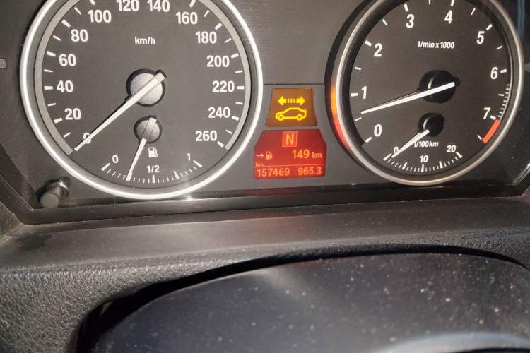 Used BMW X5 2013 xDrive35i Leading Model Odometer Close Up