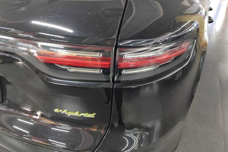 Used Porsche Cayenne E-Hybrid 2019 Cayenne E-Hybrid 2.0T Exterior 3