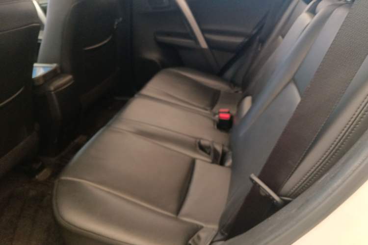 Used Toyota RAV4 2016 2.0L CVT Two-Wheel Drive Fashion Edition China V Standard