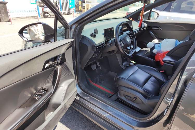 Used MG 4 EV 2022 425 km Luxury Edition Driver Seat