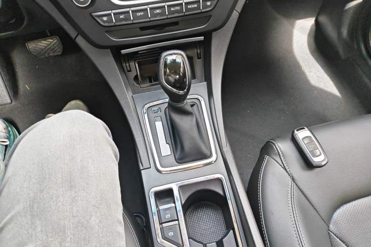 Used Geely Auto Emgrand 2017 Sedan Million Edition 1.5L CVT Upward Version