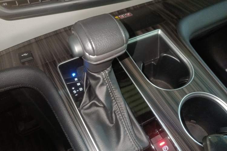 Used Toyota Granvia 2023 2.5L Hybrid Flagship VIP Edition
