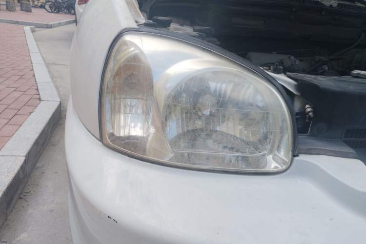 Used Huatai Santa Fe Classic 2012 2.0L Gasoline Manual Two-Wheel Drive with Sunroof
