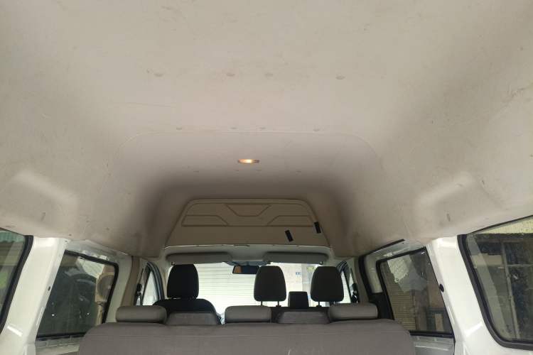 Used Ford Transit 2017 2.0T Diesel Van Mid-Chassis Mid-Roof China V Standard