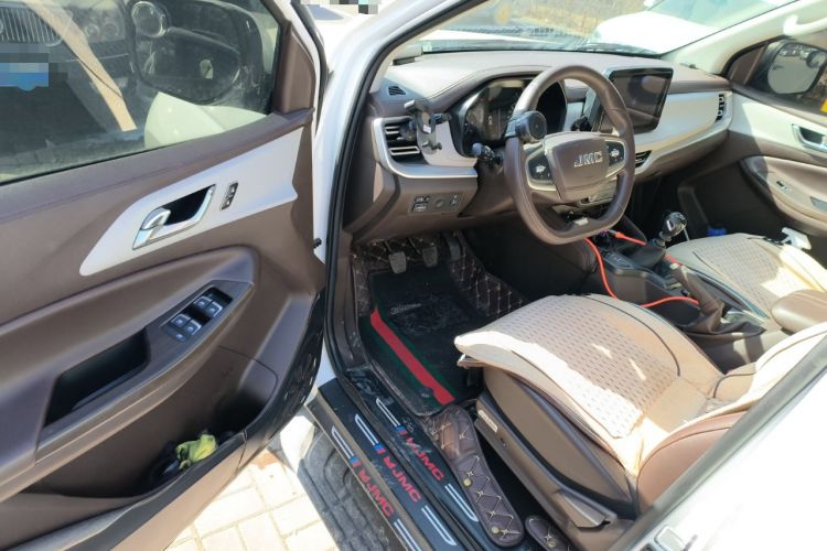 Used JMC Yuhu 7 2022 2.0T Manual Gasoline Two-Wheel Drive Comfort Version Standard Wheelbase JX4G20A6L Driver Seat