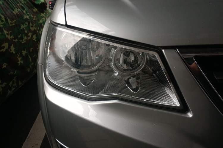 Used Land X8 2015 Explorer Edition 2.0T Gasoline 4x2 Luxury Model Right Front Headlight