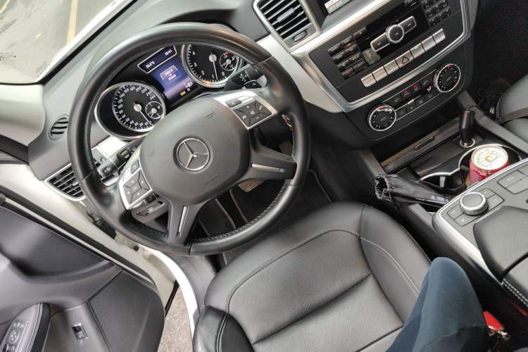 Used Mercedes-Benz M-Class 2015 ML 320 4MATIC Steering Wheel