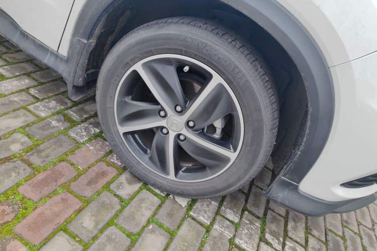 Used Honda Vezel 2022 1.5L CVT Phantom Night Pioneer Edition Right Front Wheel Hub