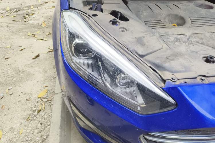 Used Lifan Auto Xuanlang 2017 1.8L Manual Comfort Model Right Front Headlight