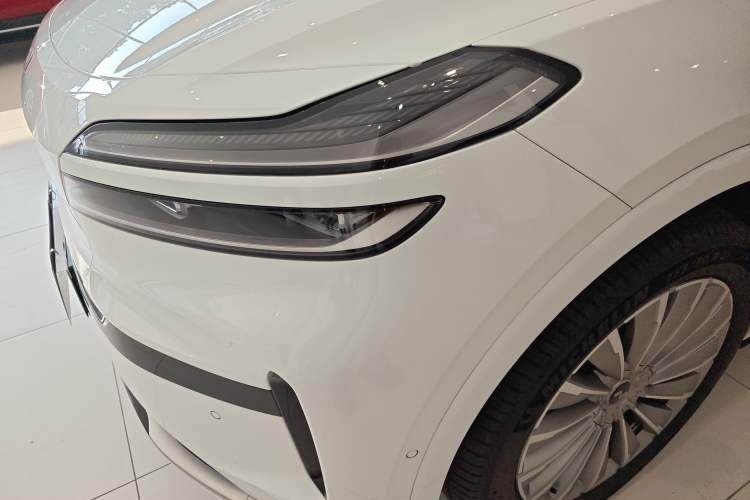 Used ONVO Luxeed L90 2025 Model—Ultra Six-Seater Version
