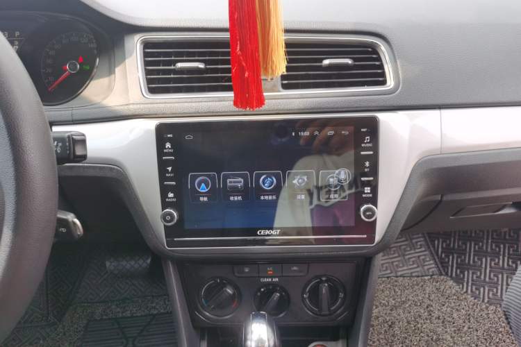 Used Volkswagen Lavida 2017 1.6L Automatic Fashion Edition Audio And AC Panel