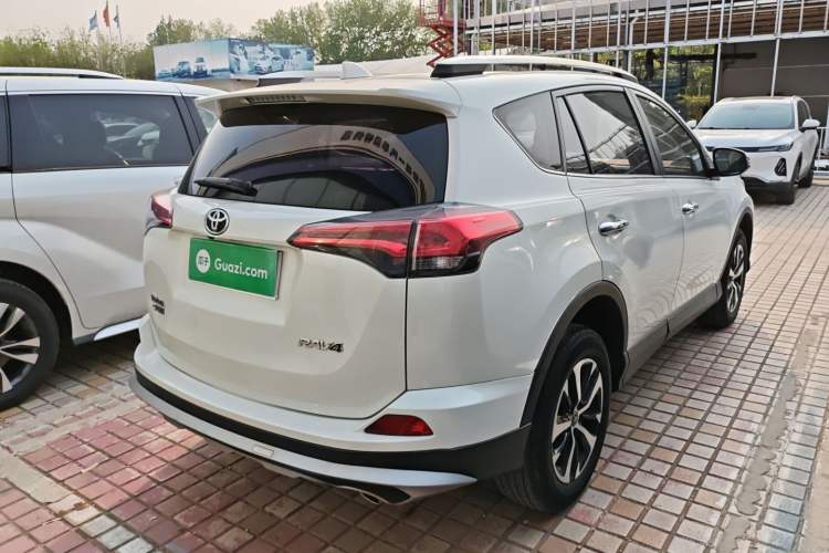 Used Toyota RAV4 2016 2.0L CVT Two-Wheel Drive Fashion Edition China V Standard Rear Right 45 Deg