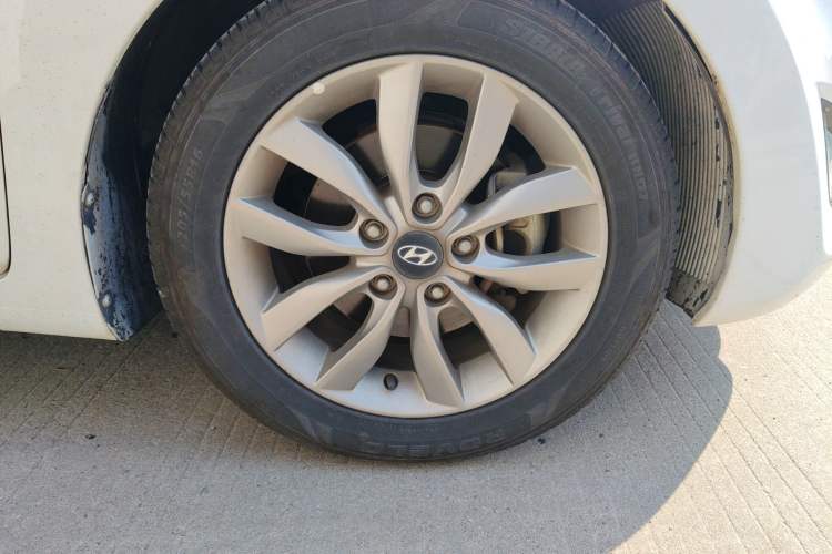 Used Hyundai Elantra (5th Generation / Langdong) 2015 1.6L Manual Leading Model