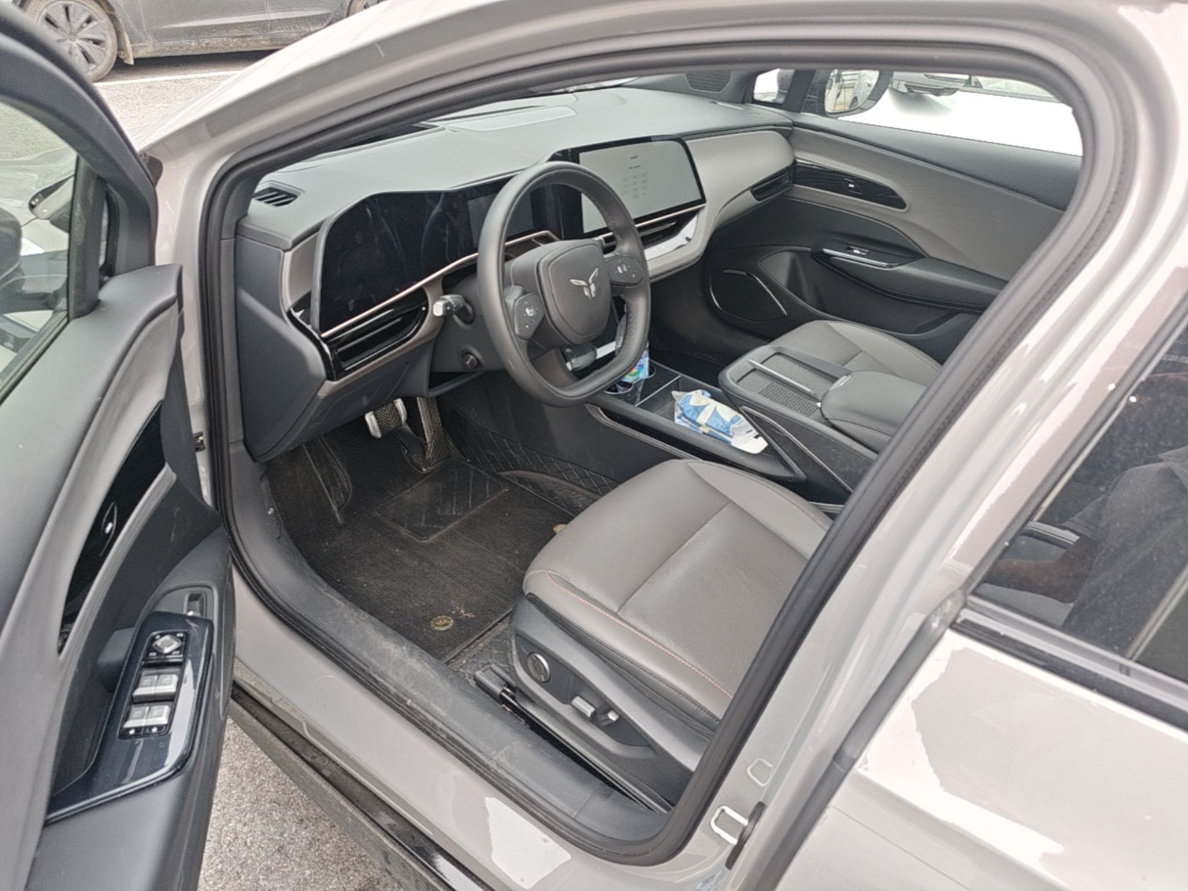 Hongqi EH7 2025 640 All-Wheel Drive Smart Selection Edition — снимка 18
