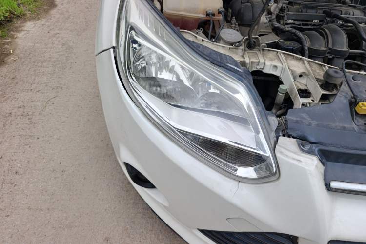 Used Ford Focus 2012 Sedan 1.6L Automatic Comfort Model Right Front Headlight