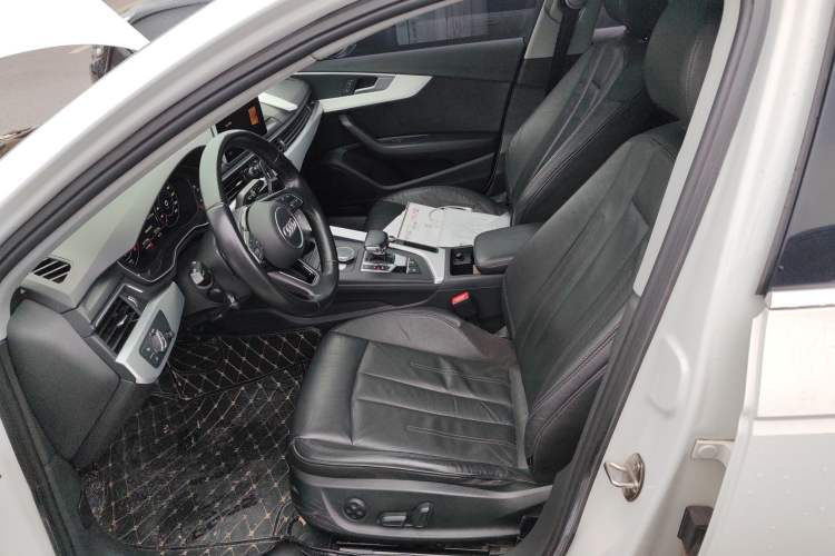 Used Audi A4L 2018 30th Anniversary Edition 40 TFSI Fashion Model
