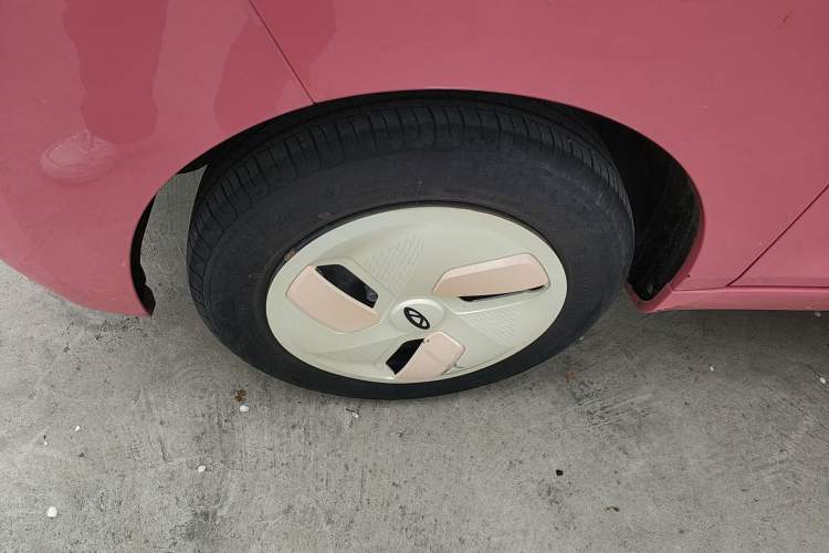 Used Chery QQ Ice Cream 2022 170km Sundae Phosphate Lithium-Ion Exterior 4