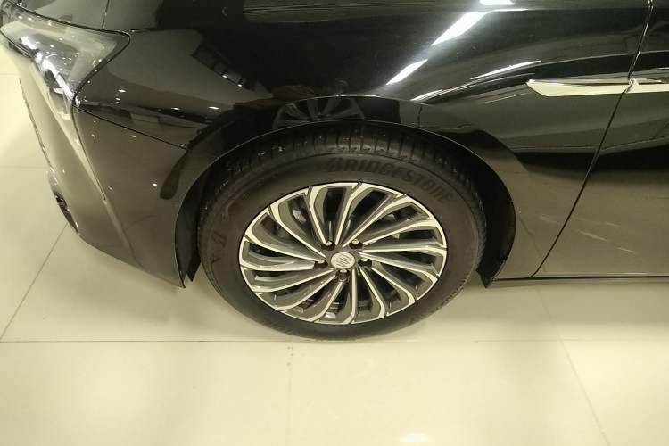 Used Buick LaCrosse 2024 28T Luxury Edition Left Front Wheel Hub