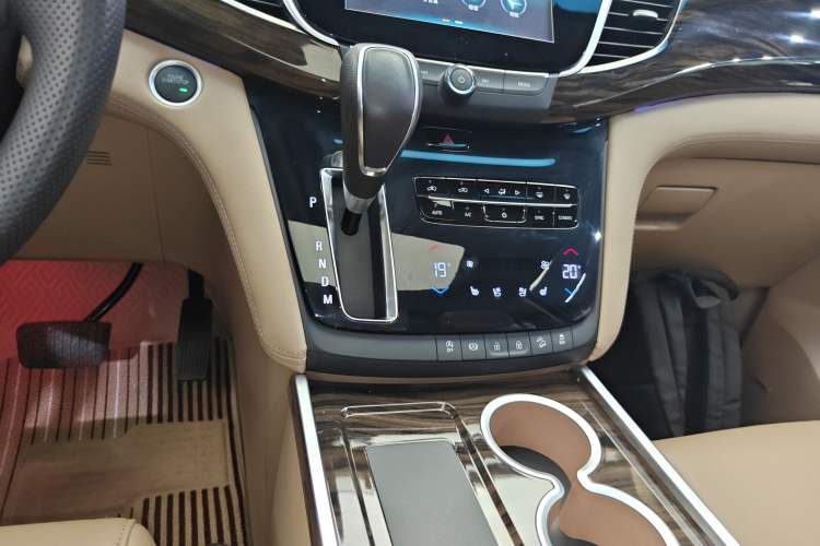 Used Buick GL8 2017 ES 28T Flagship Model China V Standard Gear Lever