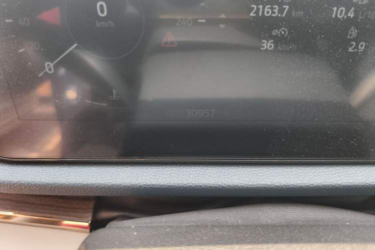 Used Ford Equator Sport 2022 EcoBoost 170 Premier PLUS Trim Odometer Close Up