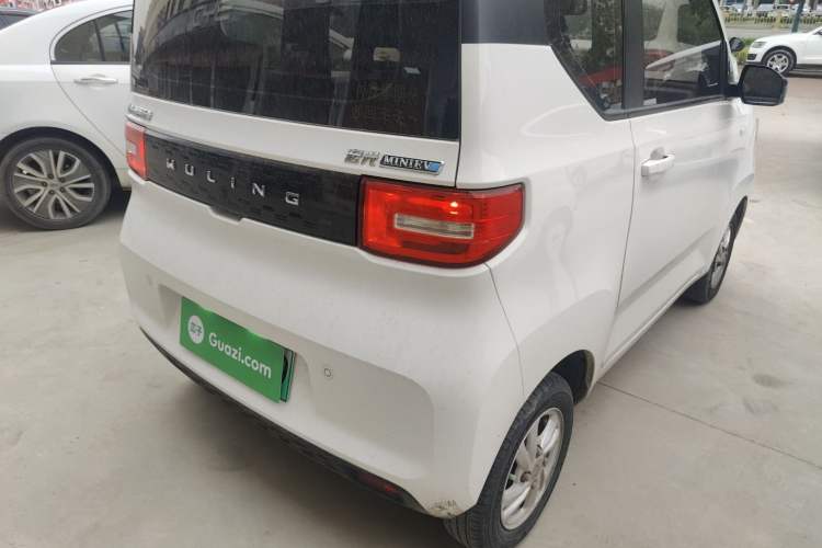 Used Wuling Hongguang MINIEV 2021 Macaron Sandwich Model 120 km Lithium Iron Phosphate Right Rear Taillight