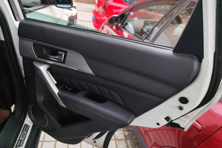 Used Haval H2 2016 Red-Label 1.5T Manual Two-Wheel Drive Luxury Model