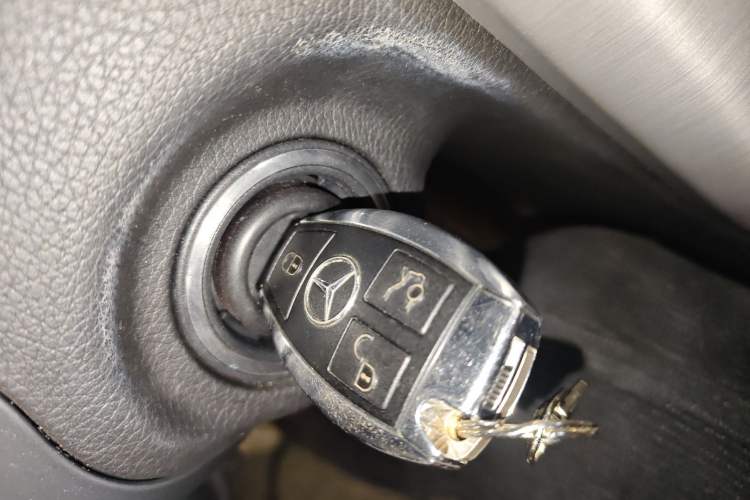 Used Mercedes-Benz SLK-Class 2011 SLK 200 Fashion Model
