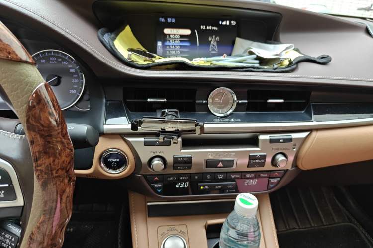 Used Lexus ES 2015 300h Comfort Edition Audio And AC Panel