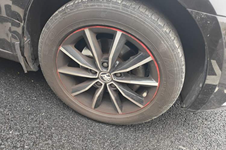 Used Skoda Octavia 2017 1.6L Automatic Smart Drive Edition Right Front Wheel Hub