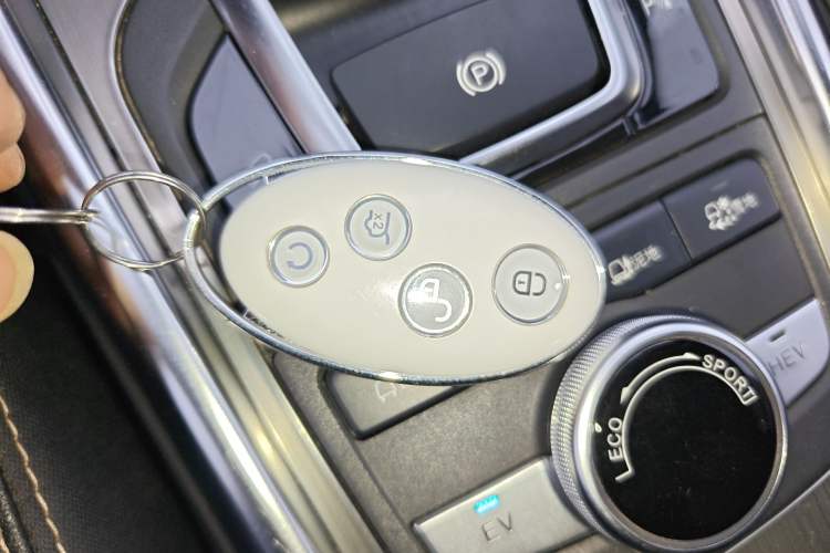 Used BYD Song New Energy 2017 Song DM 1.5TID All-Wheel Drive Luxury Model Vehicle Key