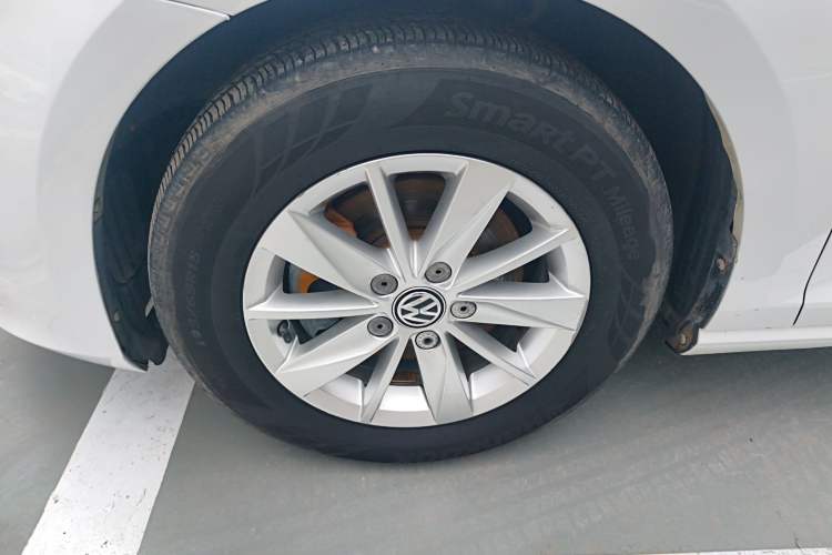 Used Volkswagen Golf 2016 1.6L Automatic Fashion Model Left Front Wheel Hub