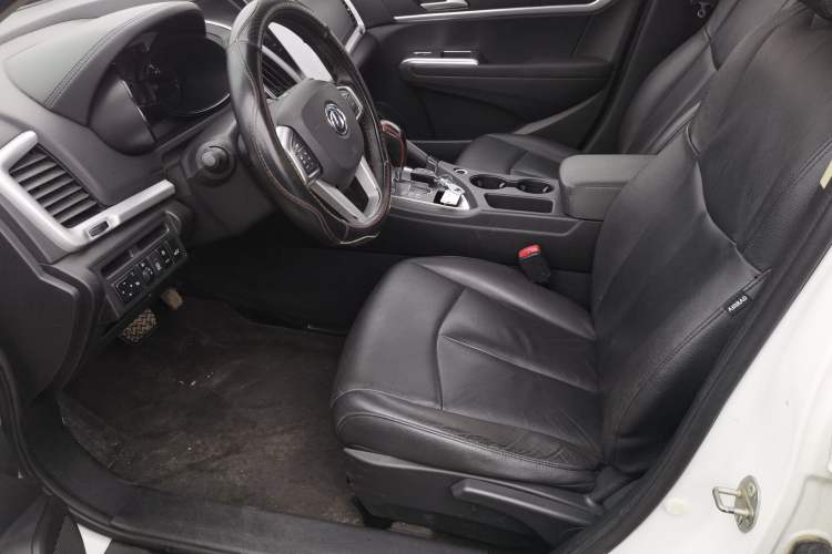 Used Dongfeng Aeolus AX7 2015 2.0L Automatic Zhiyi Trim
