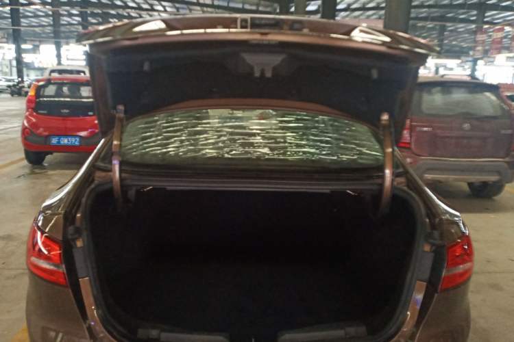 Used Ford Escort 2015 1.5L Automatic Fashion Model Trunk