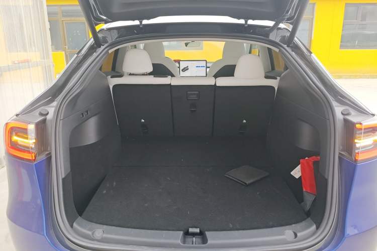 Used Tesla Model Y 2024 Long-Range All-Wheel-Drive Version Trunk