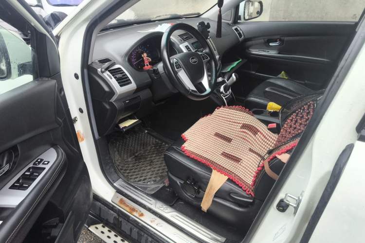 Used BYD S6 2014 2.0L Manual Luxury 5-Seater Driver Seat