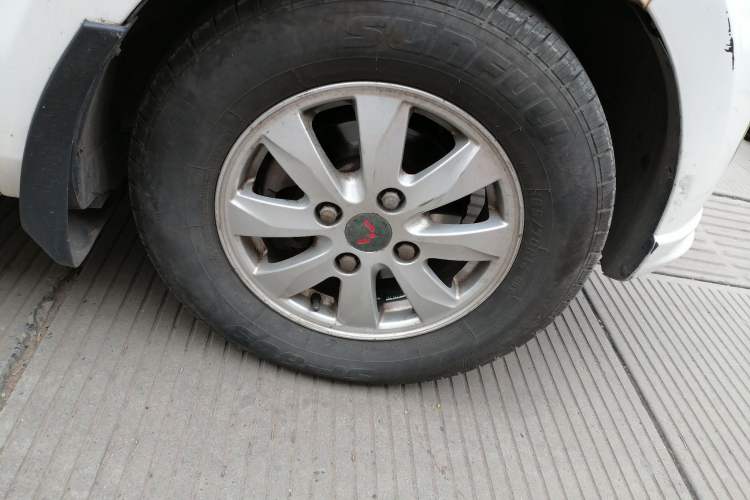 Used Wuling Hongguang 2014 1.2L S Standard Version China IV Standard Right Front Wheel Hub