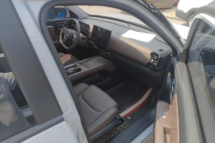 Used Wuling Xingguang 560 New Energy 2026 Model, Pure Electric, 500 km, Luxury Version Right Front Seat