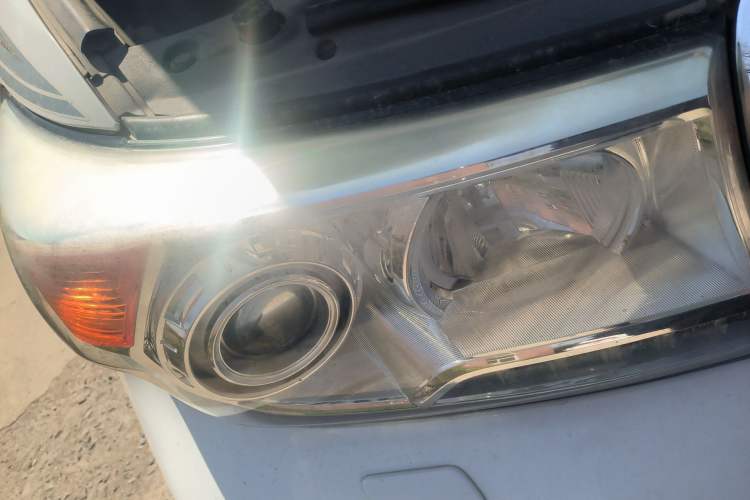 Used Toyota Land Cruiser 2012 4.6L Automatic VX-R Right Front Headlight