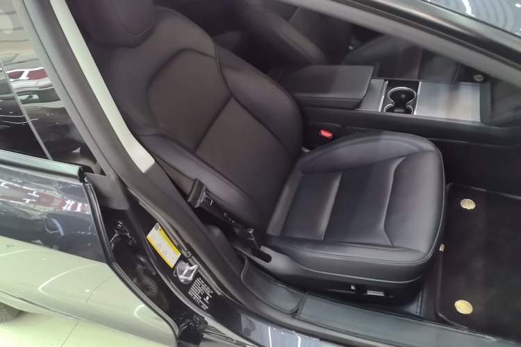 Used Tesla Model 3 2025 Rear-Wheel-Drive Version
