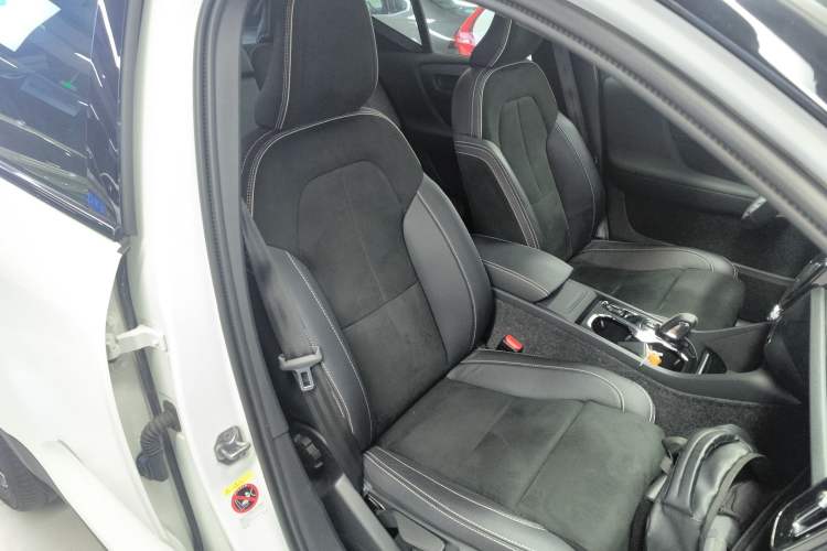 Used Volvo XC40 2021 T4 Four-Wheel Drive Smart & Sporty Edition
