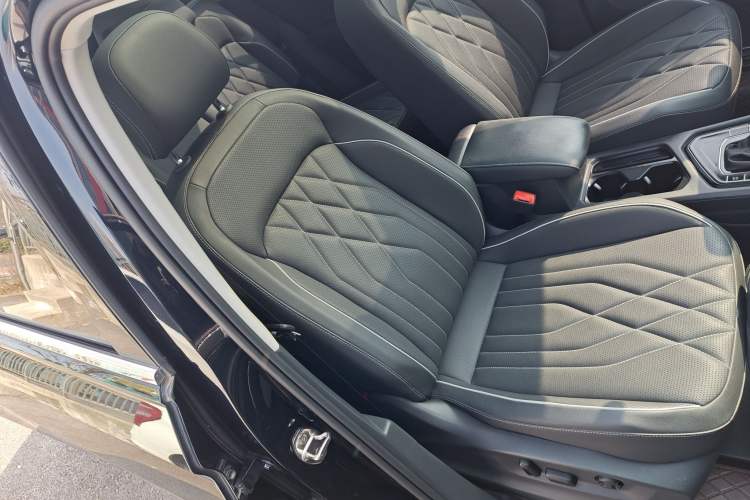 Used Volkswagen Tiguan L 2022 330TSI Automatic Two-Wheel Drive R-Line Enhanced Edition